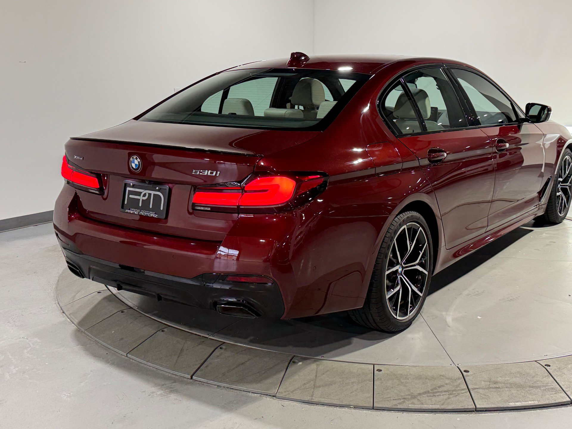 Used 2023 BMW 530i xDrive w/ M Sport Package AWD/4WD image 11