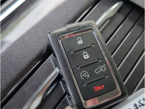 Used 2023 Jeep Wagoneer 4WD image 20