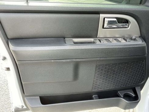 Used 2017 Ford Expedition XLT image 17