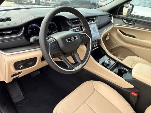 New 2025 Jeep Grand Cherokee L Limited w/ Luxury Tech Group II RWD image 14