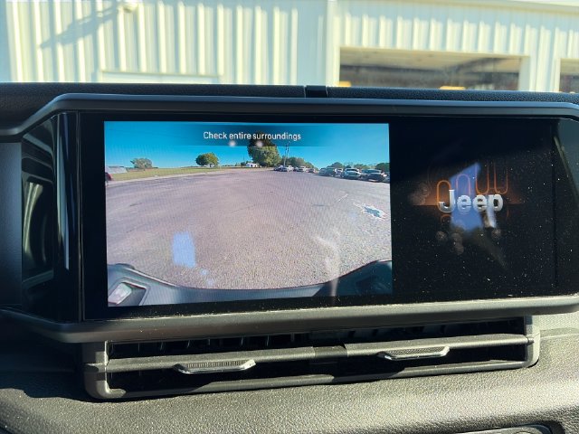 Certified 2024 Jeep Gladiator Sport AWD/4WD image 19