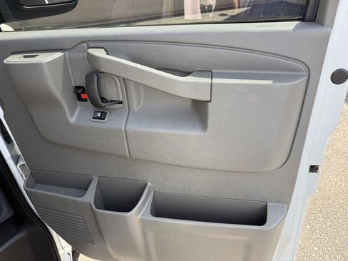 Used 2019 GMC Savana 2500 w/ Driver Convenience Package RWD image 18