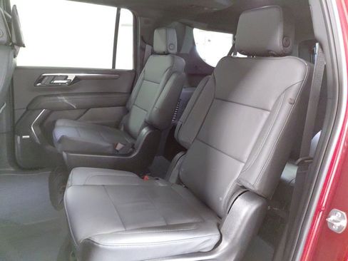 New 2026 Chevrolet Suburban Z71 w/ Z71 Off-Road Package AWD/4WD image 18