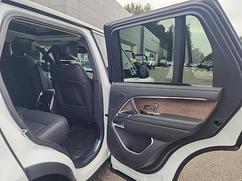 New 2027 Land Rover Range Rover SE AWD/4WD image 17