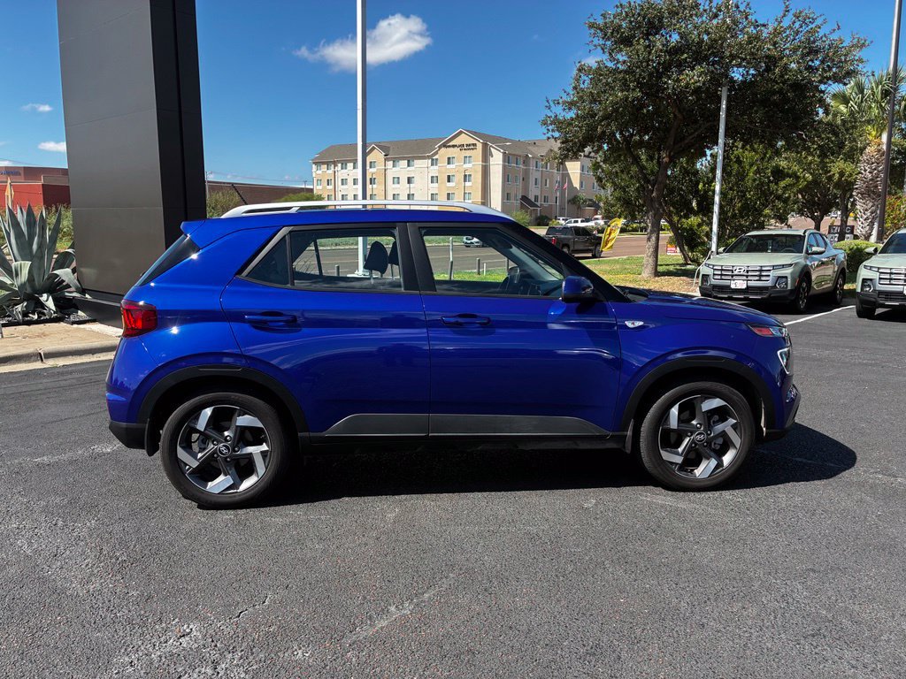 Used 2025 Hyundai Venue Limited FWD image 6