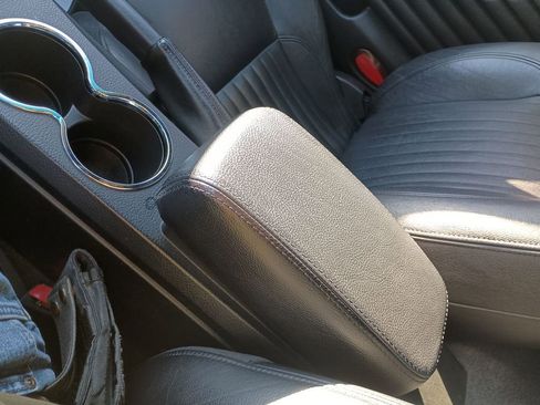 Used 2004 Ford Thunderbird image 25