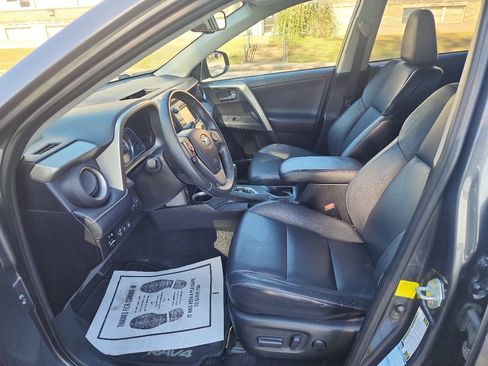 Used 2014 Toyota RAV4 Limited image 9