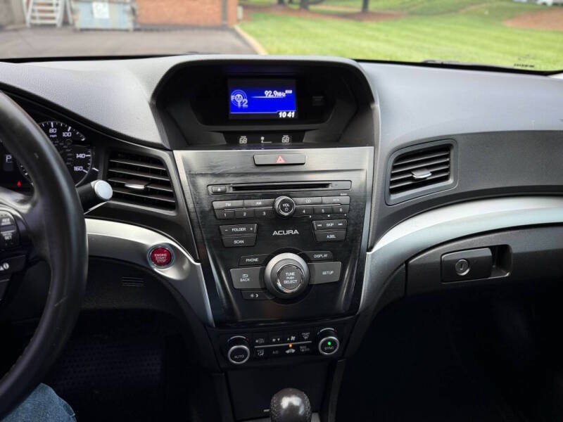 Used 2017 Acura ILX FWD image 19
