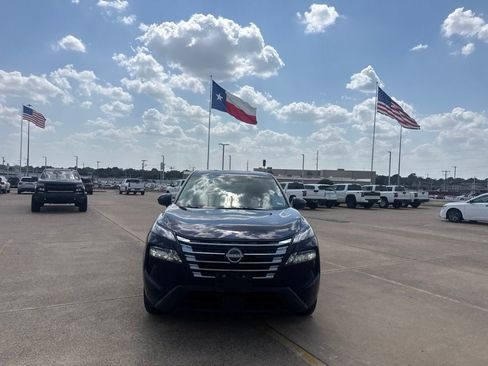 Certified 2025 Nissan Rogue SV FWD image 5