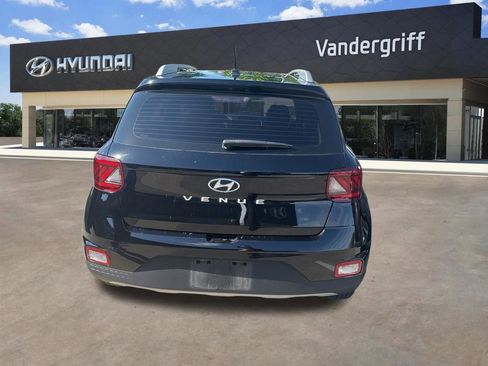 Used 2025 Hyundai Venue SEL image 4