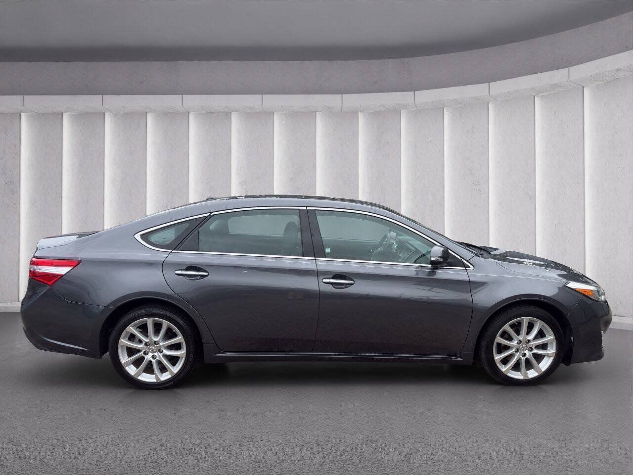 Used 2013 Toyota Avalon XLE Touring FWD image 6