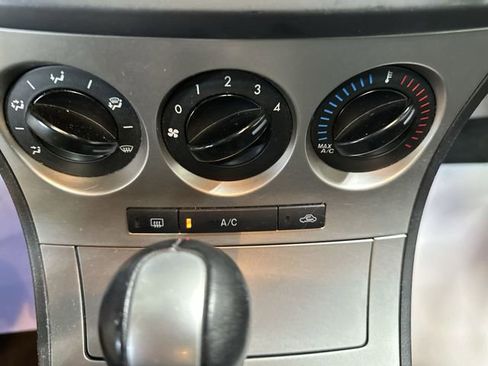 Used 2010 MAZDA MAZDA3 s Sport FWD image 19