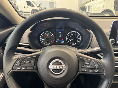 Used 2025 Nissan Altima 2.5 S FWD image 14