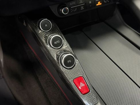 Used 2018 Ferrari GTC4Lusso AWD/4WD image 20