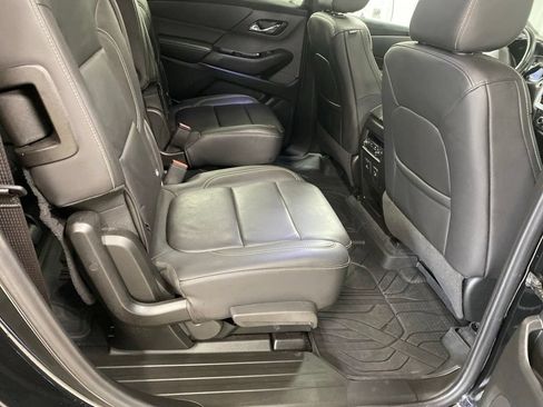 Used 2023 Chevrolet Traverse LT w/ LT Premium Package AWD/4WD image 8