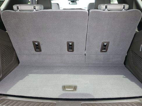 Used 2025 GMC Yukon Elevation RWD image 8