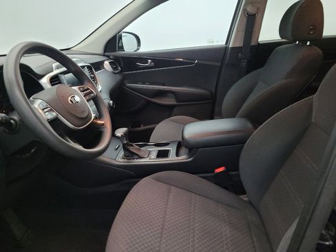 Used 2020 Kia Sorento LX image 17