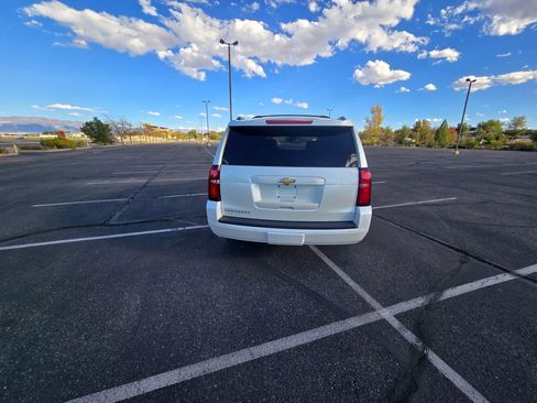Used 2015 Chevrolet Suburban LT image 4