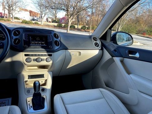 Used 2016 Volkswagen Tiguan S image 30