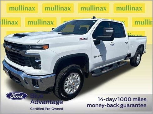 Used 2024 Chevrolet Silverado 3500 LT w/ Convenience Package AWD/4WD image 13