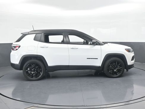 Used 2023 Jeep Compass Altitude image 7