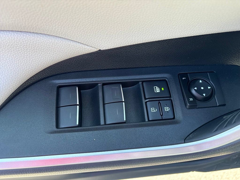 Used 2022 Toyota RAV4 XLE Premium AWD/4WD image 17