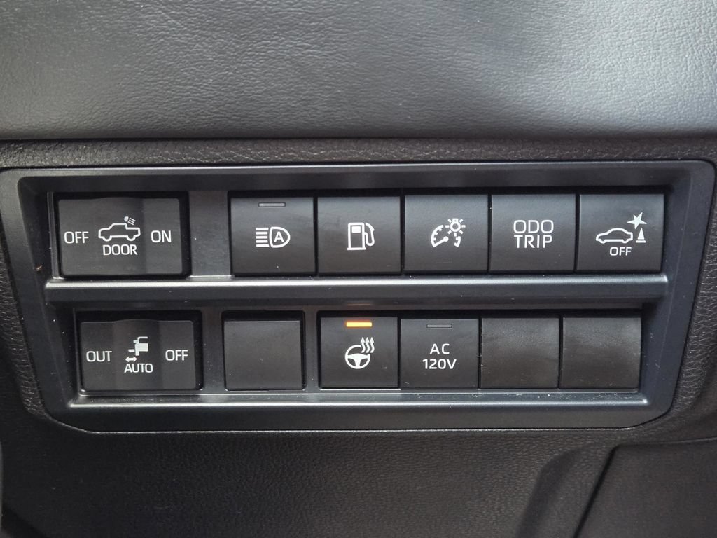 Used 2025 Toyota Tundra Platinum AWD/4WD image 18