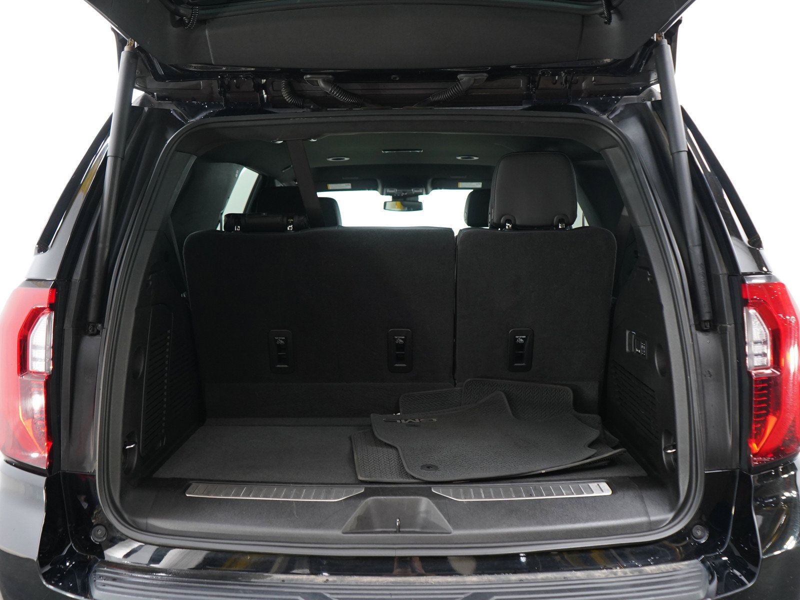Used 2025 GMC Yukon Denali AWD/4WD image 19