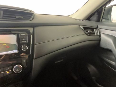 Used 2020 Nissan Rogue S FWD image 32