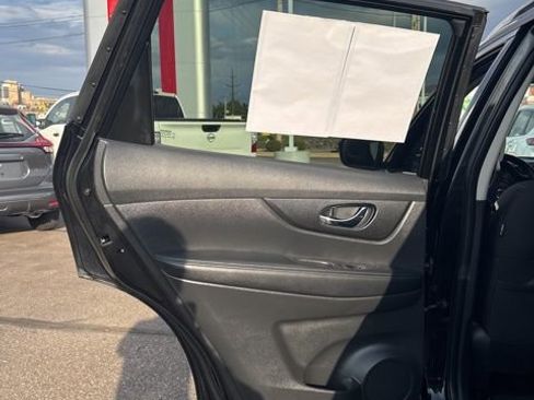 Certified 2020 Nissan Rogue SV image 12