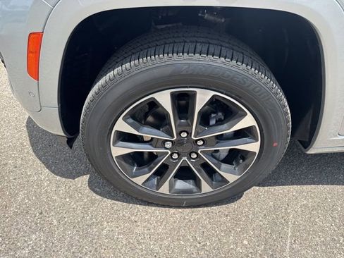 New 2025 Jeep Grand Cherokee Overland w/ Luxury Tech Group IV image 8