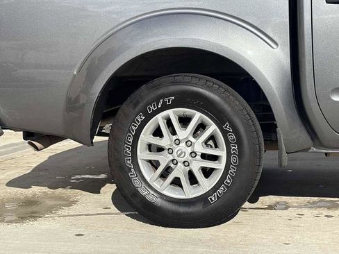 Used 2018 Nissan Frontier SV image 9