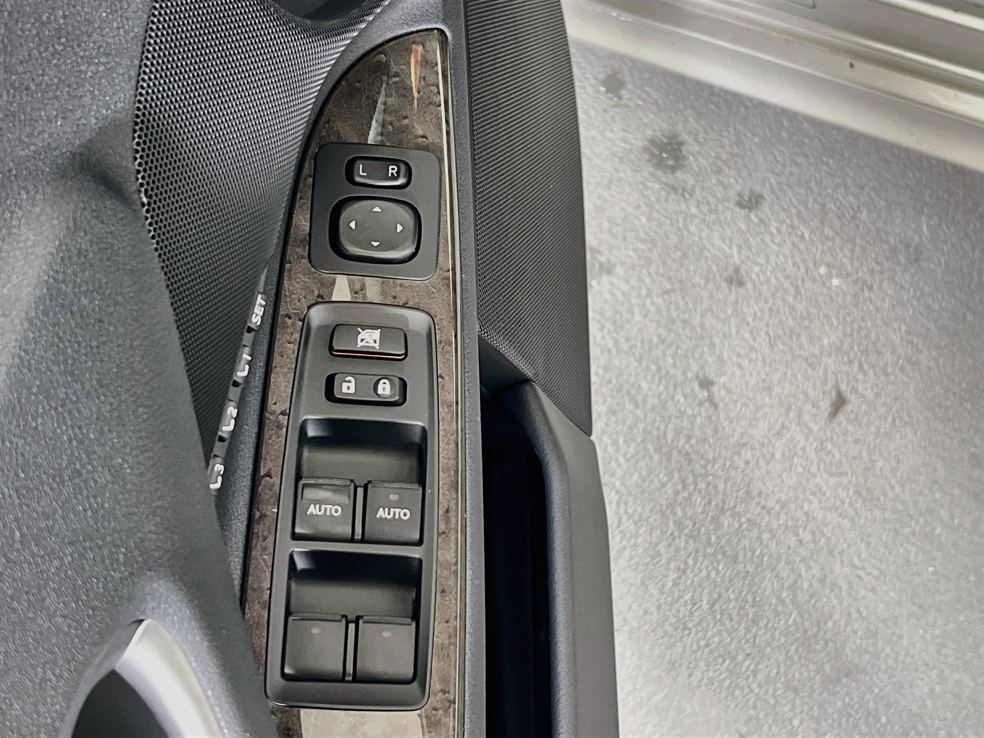 Used 2010 Lexus IS 250C w/ Luxury Pkg RWD image 18