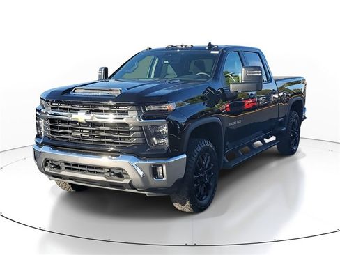 Used 2025 Chevrolet Silverado 2500 LT image 2