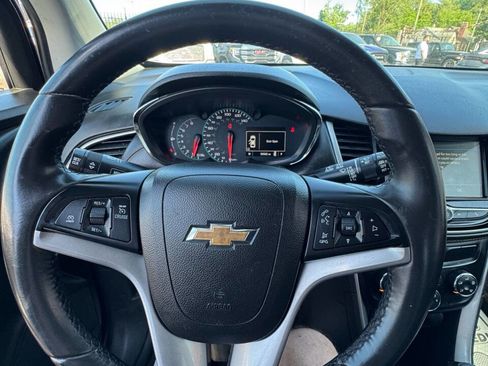 Used 2019 Chevrolet Trax LT w/ LT Convenience Package AWD/4WD image 18