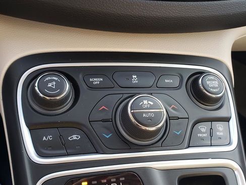 Used 2015 Chrysler 200 Limited w/ Convenience Group image 33