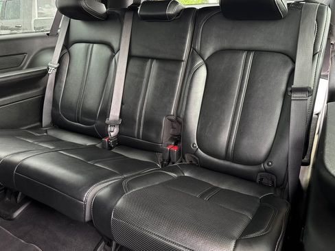 Used 2024 Jeep Wagoneer L Series II w/ Flexible Seating Group RWD image 18