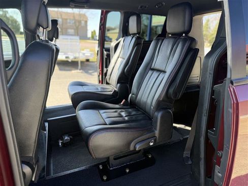 Used 2018 Dodge Grand Caravan GT image 8