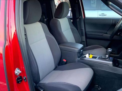 Used 2021 Toyota Tacoma TRD Off-Road image 8