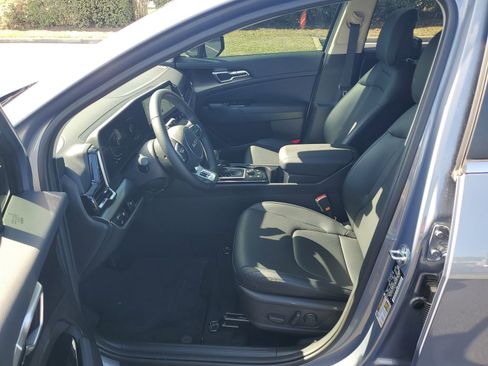 Used 2025 Kia Sportage EX w/ Premium Package FWD image 17