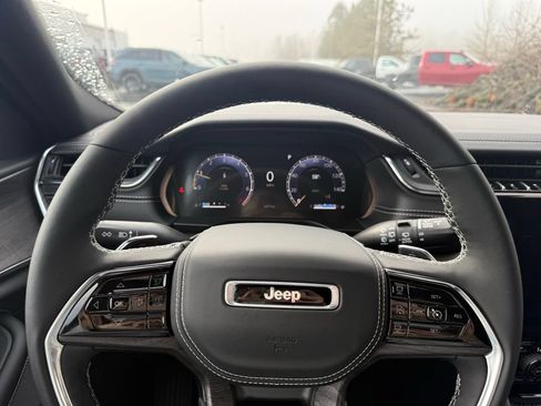 New 2025 Jeep Grand Cherokee Overland AWD/4WD image 20