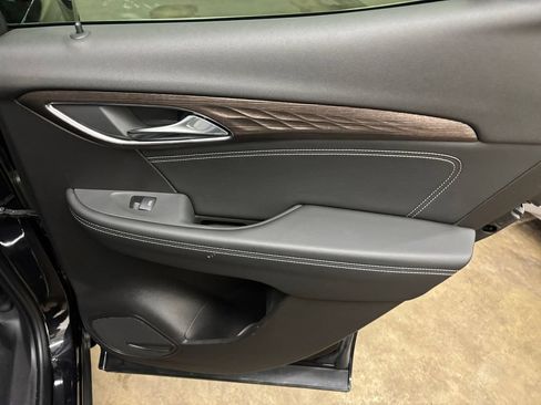 Used 2022 Buick Envision Avenir w/ Technology Package II FWD image 18
