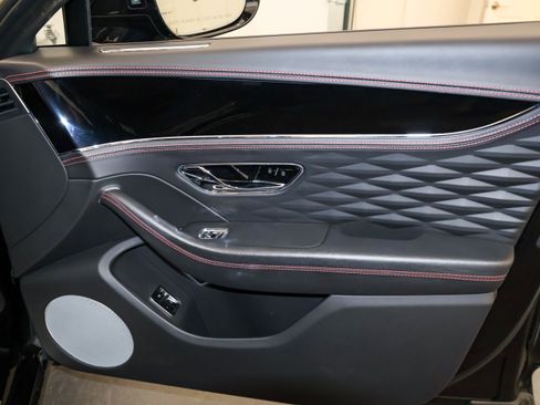 Used 2022 Bentley Flying Spur V8 image 56