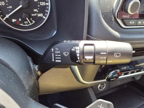 Used 2023 Nissan Rogue SV FWD image 12