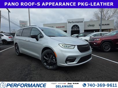 New 2026 Chrysler Pacifica Select w/ S Appearance Package