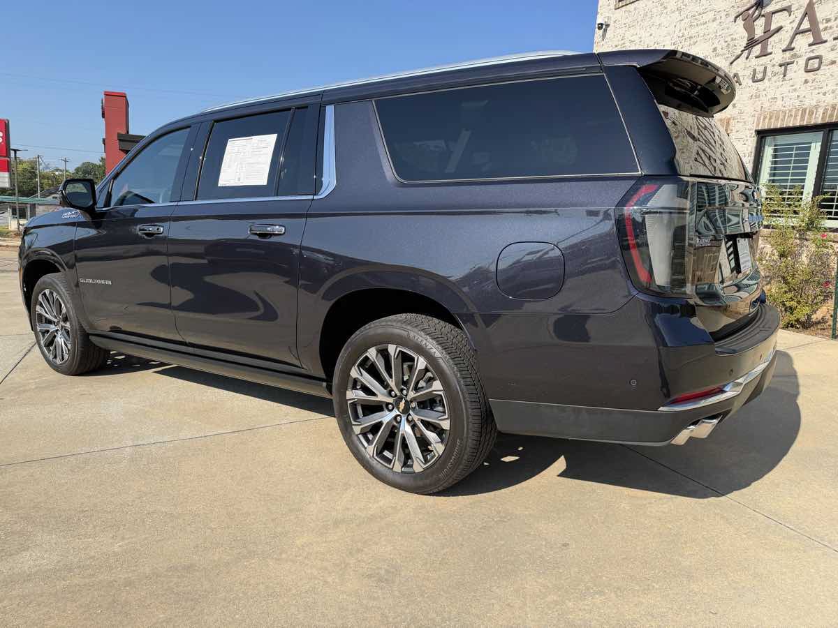 Used 2026 Chevrolet Suburban High Country RWD image 8
