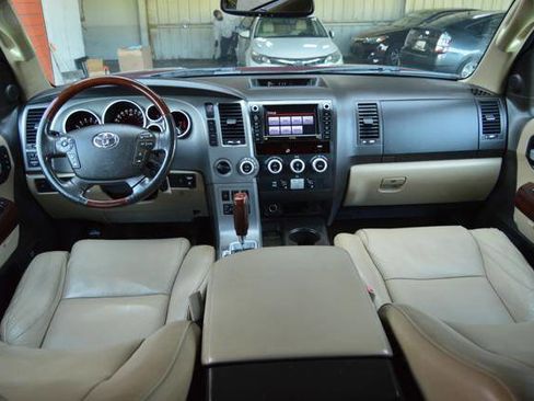 Used 2011 Toyota Sequoia Platinum image 17
