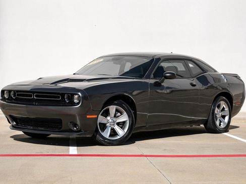 Used 2018 Dodge Challenger SXT Plus image 10