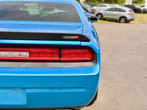 Used 2009 Dodge Challenger SRT8 w/ SRT Option Group II RWD image 17