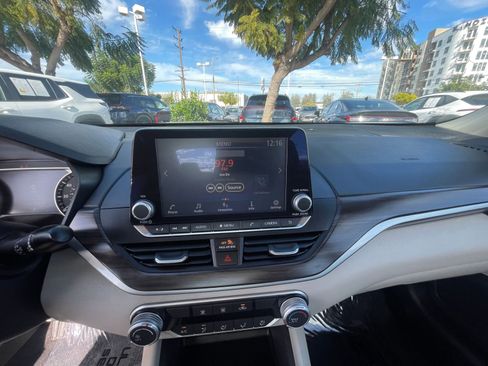 Used 2025 Nissan Altima 2.5 SV FWD image 21